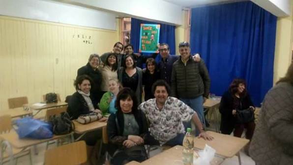 La imagen puede contener: 6 personas, incluido Ana Luisa Perez Diaz, personas sonriendo, personas sentadas e interior